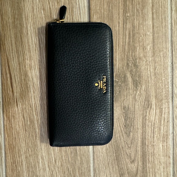 AUTHENTIC PRADA ZIPPER WALLET - Picture 2 of 7